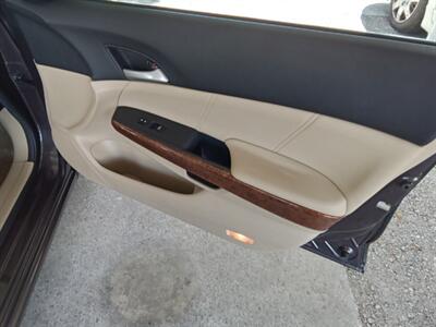 2011 Honda Accord EX-L - Photo 16 - Kirkland, WA 98033