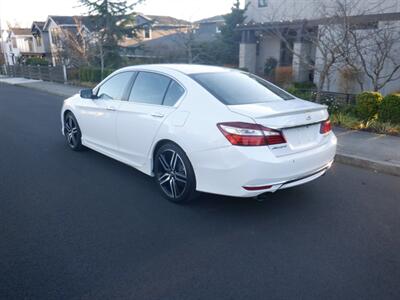 2016 Honda Accord Sport   - Photo 3 - Kirkland, WA 98033
