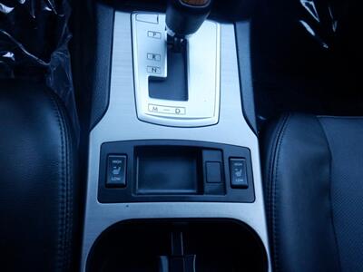 2014 Subaru Outback 2.5i Limited   - Photo 17 - Kirkland, WA 98033