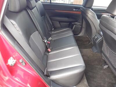 2014 Subaru Outback 2.5i Limited   - Photo 15 - Kirkland, WA 98033