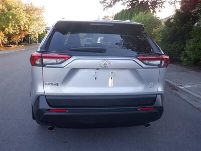 2020 Toyota RAV4 LE   - Photo 4 - Kirkland, WA 98033
