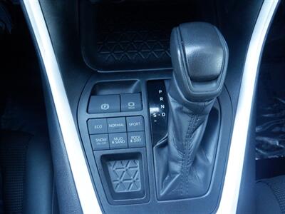 2020 Toyota RAV4 LE   - Photo 17 - Kirkland, WA 98033