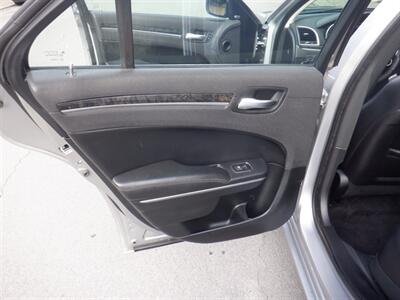 2016 Chrysler 300 Series AWD   - Photo 18 - Kirkland, WA 98033