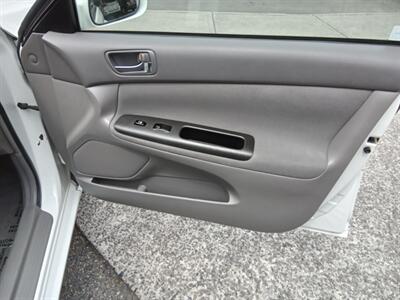 2006 Toyota Camry LE   - Photo 18 - Kirkland, WA 98033