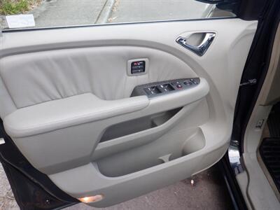 2006 Honda Odyssey Touring   - Photo 19 - Kirkland, WA 98033