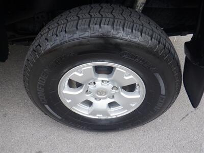 2009 Toyota Tacoma SR5 Double Cab 4x4 V6   - Photo 12 - Kirkland, WA 98033