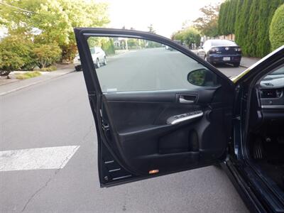 2012 Toyota Camry SE   - Photo 14 - Kirkland, WA 98033