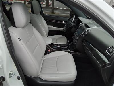2015 Kia Sorento SX Limited AWD - Photo 11 - Kirkland, WA 98033