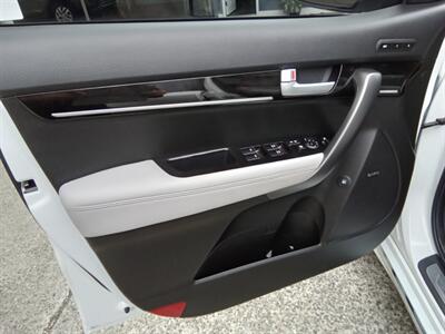 2015 Kia Sorento SX Limited AWD - Photo 21 - Kirkland, WA 98033