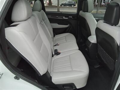 2015 Kia Sorento SX Limited AWD - Photo 9 - Kirkland, WA 98033