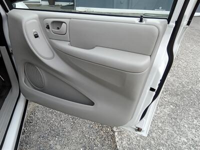 2006 Dodge Grand Caravan SXT   - Photo 26 - Kirkland, WA 98033