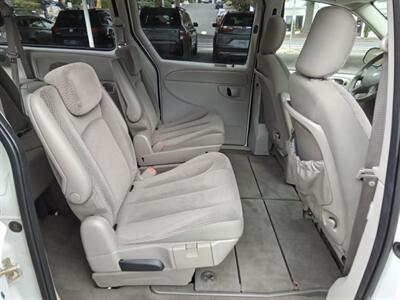 2006 Dodge Grand Caravan SXT   - Photo 17 - Kirkland, WA 98033