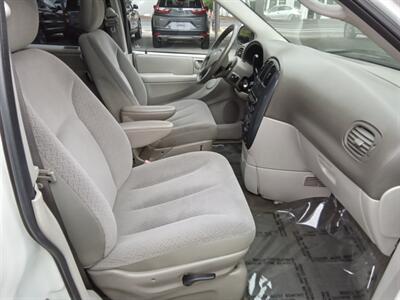 2006 Dodge Grand Caravan SXT   - Photo 28 - Kirkland, WA 98033