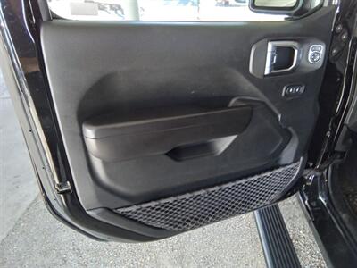 2020 Jeep Gladiator Sport S - Photo 18 - Kirkland, WA 98033