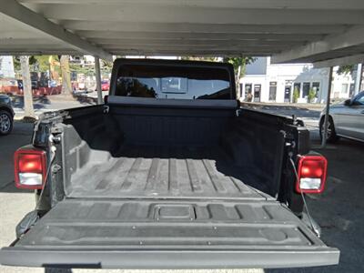 2020 Jeep Gladiator Sport S - Photo 9 - Kirkland, WA 98033