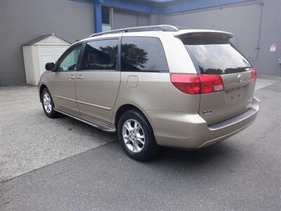 2004 Toyota Sienna LE 7 Passenger   - Photo 3 - Kirkland, WA 98033