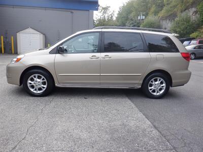 2004 Toyota Sienna LE 7 Passenger   - Photo 2 - Kirkland, WA 98033