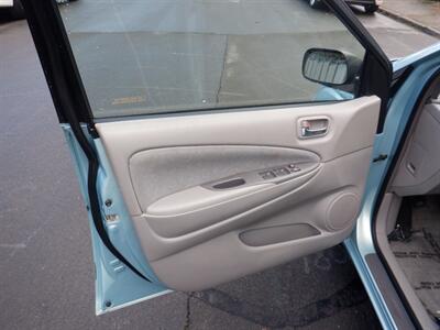 2001 Toyota Prius   - Photo 14 - Kirkland, WA 98033