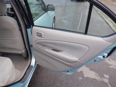 2001 Toyota Prius   - Photo 12 - Kirkland, WA 98033