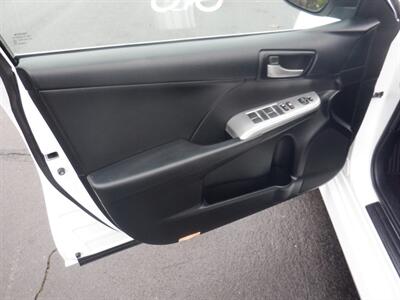 2014 Toyota Camry SE - Photo 8 - Kirkland, WA 98033