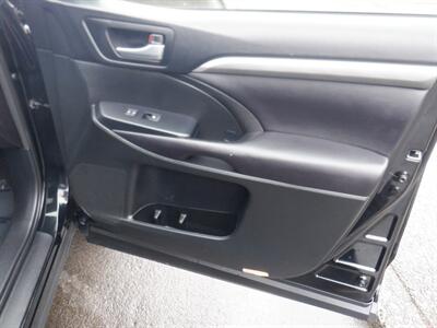 2017 Toyota Highlander SE   - Photo 24 - Kirkland, WA 98033