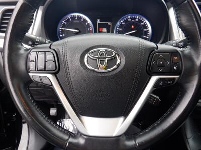 2017 Toyota Highlander SE   - Photo 14 - Kirkland, WA 98033