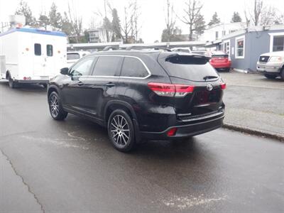2017 Toyota Highlander SE   - Photo 3 - Kirkland, WA 98033