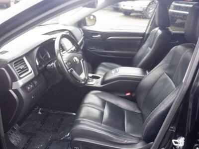 2017 Toyota Highlander SE   - Photo 9 - Kirkland, WA 98033