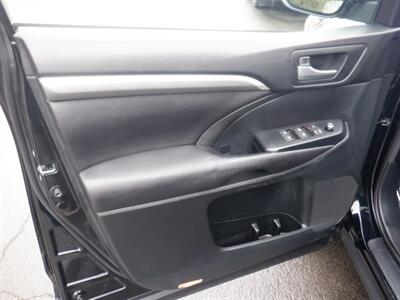 2017 Toyota Highlander SE   - Photo 22 - Kirkland, WA 98033