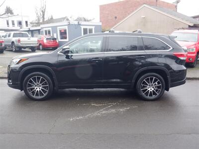 2017 Toyota Highlander SE   - Photo 2 - Kirkland, WA 98033