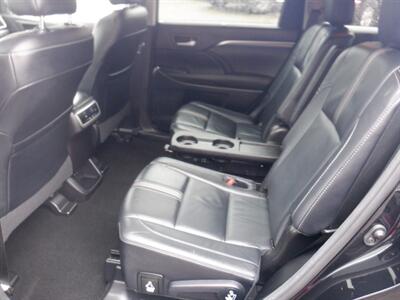 2017 Toyota Highlander SE   - Photo 10 - Kirkland, WA 98033