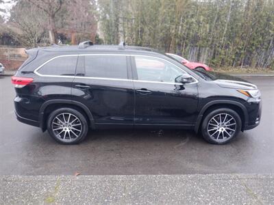 2017 Toyota Highlander SE   - Photo 6 - Kirkland, WA 98033