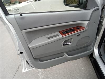 2006 Jeep Grand Cherokee Limited Limited 4dr SUV   - Photo 16 - Kirkland, WA 98033