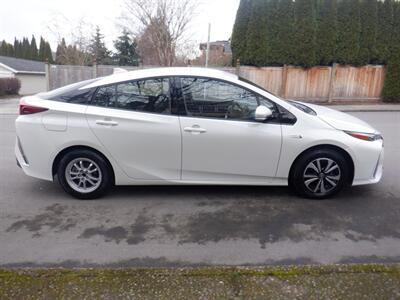 2017 Toyota Prius Prime Plus   - Photo 6 - Kirkland, WA 98033