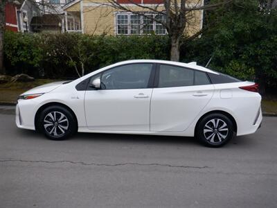 2017 Toyota Prius Prime Plus   - Photo 2 - Kirkland, WA 98033