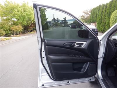 2018 Nissan Pathfinder SV   - Photo 12 - Kirkland, WA 98033