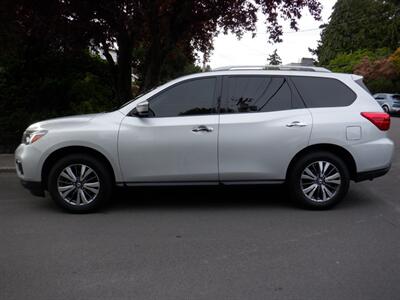 2018 Nissan Pathfinder SV   - Photo 2 - Kirkland, WA 98033