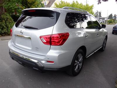 2018 Nissan Pathfinder SV   - Photo 5 - Kirkland, WA 98033