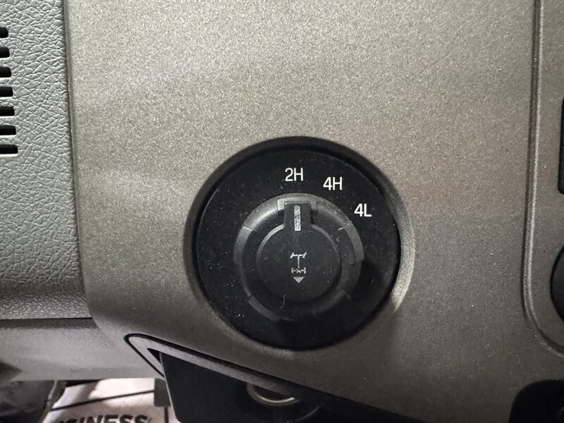 2012 Ford F-350 XLT - Photo 10 - Rochelle, IL 61068