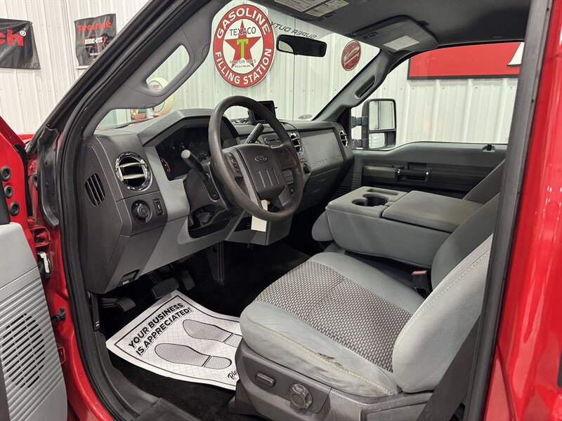 2012 Ford F-350 XLT - Photo 6 - Rochelle, IL 61068