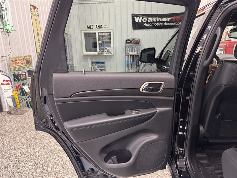 2017 Jeep Grand Cherokee Laredo - Photo 12 - Rochelle, IL 61068