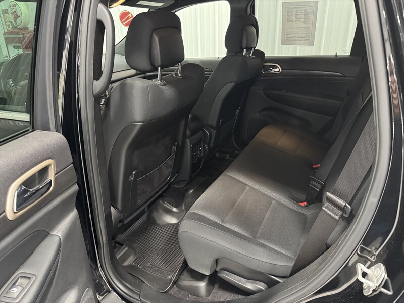 2017 Jeep Grand Cherokee Laredo - Photo 11 - Rochelle, IL 61068