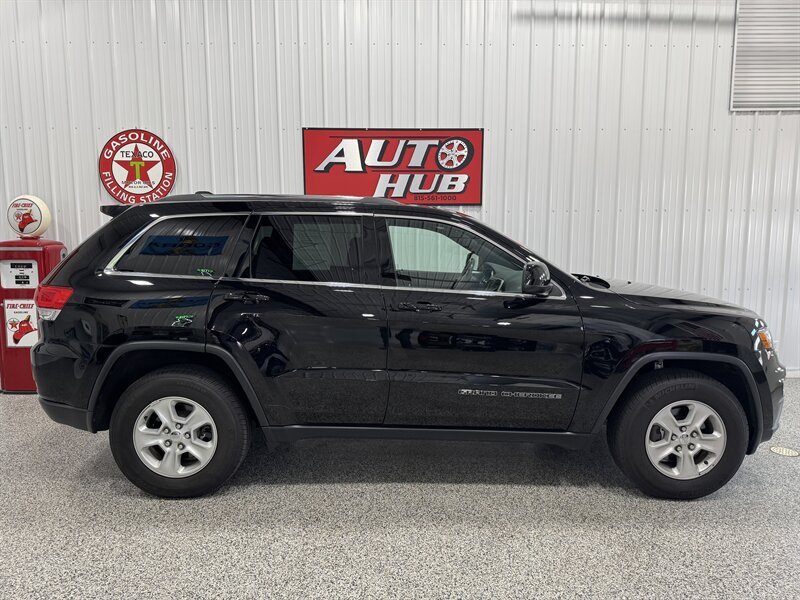 2017 Jeep Grand Cherokee Laredo - Photo 4 - Rochelle, IL 61068