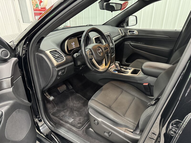 2017 Jeep Grand Cherokee Laredo - Photo 6 - Rochelle, IL 61068