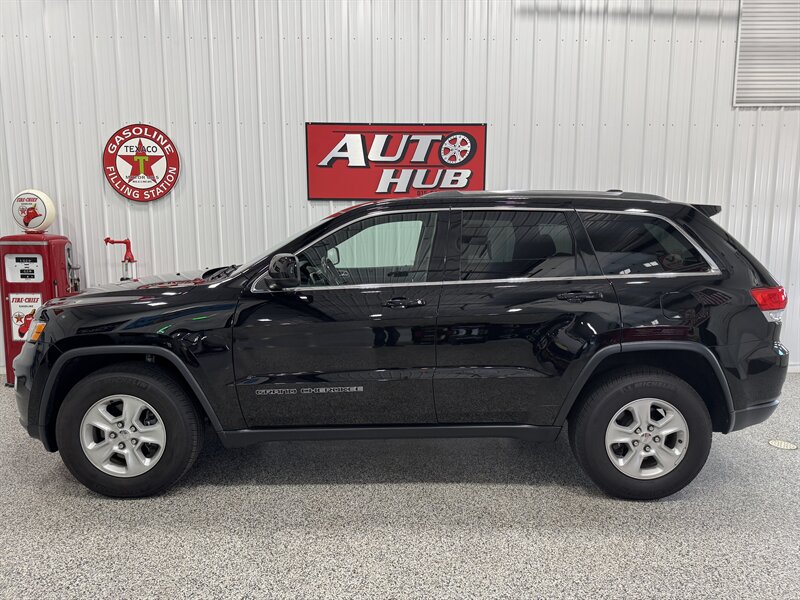 2017 Jeep Grand Cherokee Laredo - Photo 2 - Rochelle, IL 61068