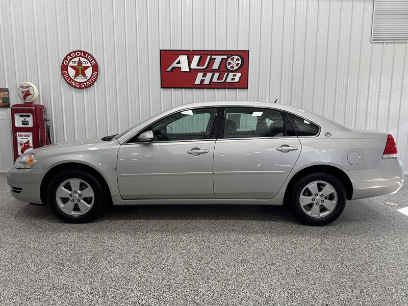 2007 Chevrolet Impala LT   - Photo 1 - Rochelle, IL 61068
