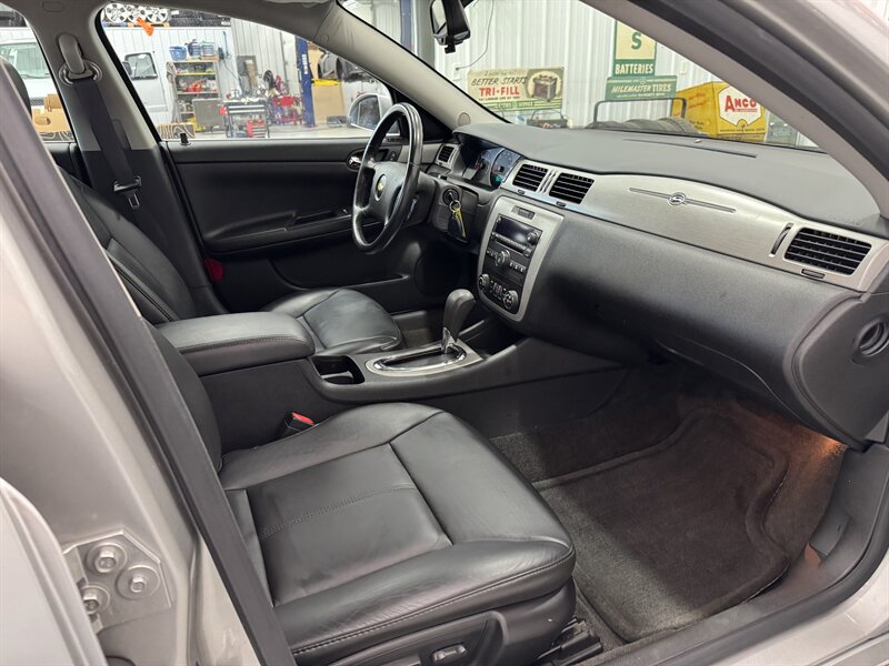 2007 Chevrolet Impala LT   - Photo 14 - Rochelle, IL 61068