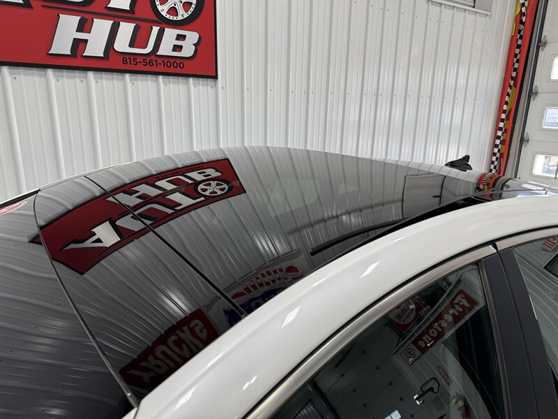 2013 Hyundai Azera GLS - Photo 13 - Rochelle, IL 61068