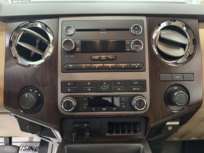 2012 Ford F-350 Super Duty Lariat   - Photo 10 - Rochelle, IL 61068