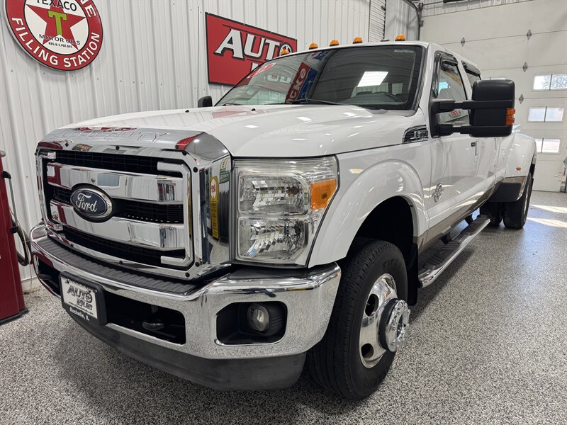 2012 Ford F-350 Super Duty Lariat   - Photo 2 - Rochelle, IL 61068